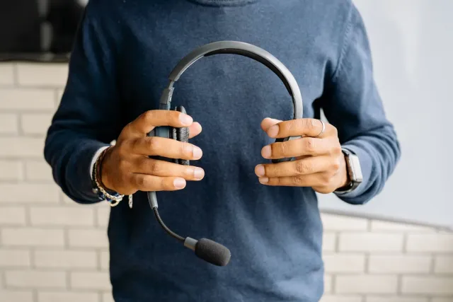 A chat bubble with a human hand on one side and an automated helper on the other